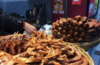 夜市卖鸭脖